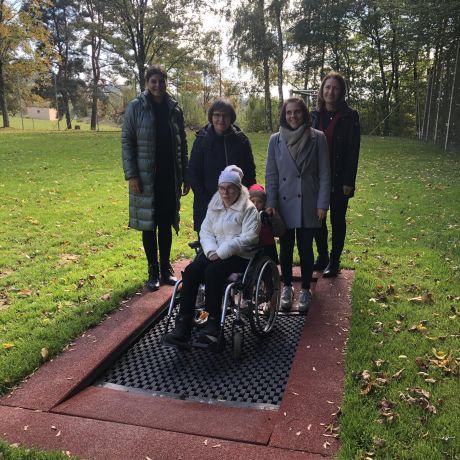 „Neue Leichtigkeit“ dank Rollstuhltrampolin für die Bildungsstätte St. Gunther